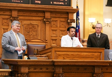 Colon cancer_SenateShaferDrCagle_close380.jpg